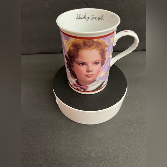 VINTAGE ~ SHIRLEY TEMPLE COLLECTOR MUGS - Picture 3 of 7